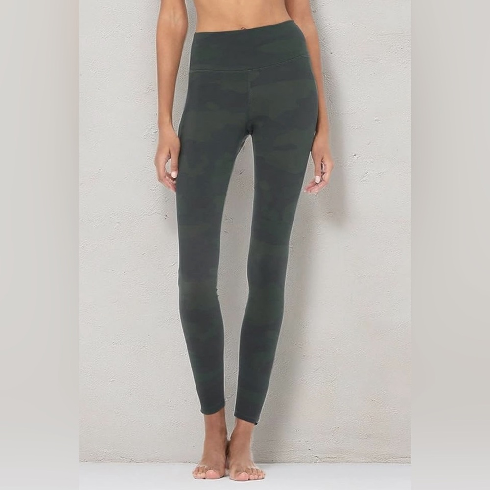 ALO High-Waist Camo Vapor Leggings EUC